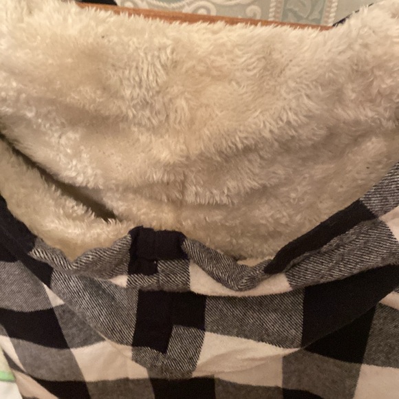 Ladies size small shacket with hood. - Picture 6 of 13